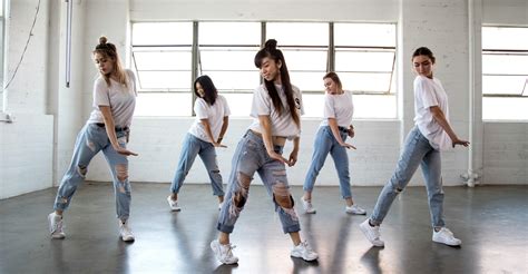 how to dance to EDM: A modern choreography for the digital age