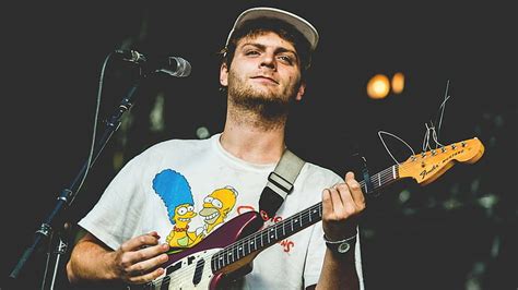 What Music Genre Is Mac DeMarco: A Blend of Styles and Unique Expressions